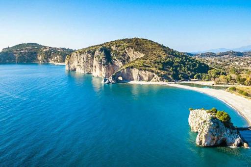 Charming Apartment in Pisciotta with Terrace and Parking - Housity