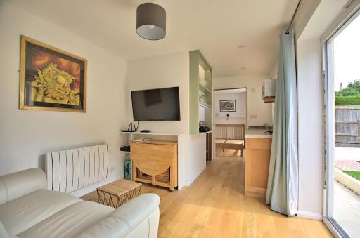 Cozy Studio Flat - Free Street Parking - Housity