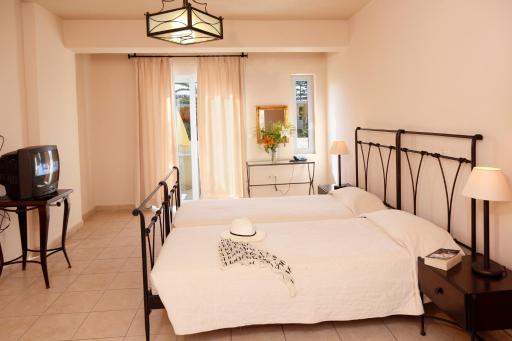 Beach Lambrinos Suites - Housity