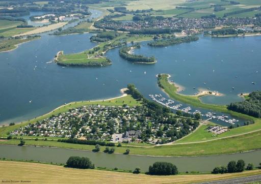 Recreatiepark Jachthaven De Veerstal Lathum - Luxe Chalet - Housity