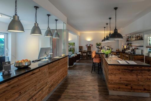 Beach Hotel California - Housity