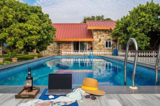StayVista at Dudly Manor with Swimming Pool - Housity