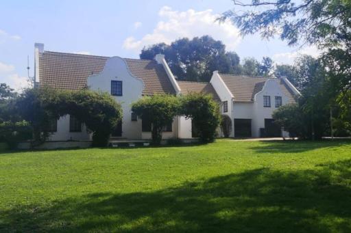 Rural feeling Self Catering Next door to Sandton - Housity