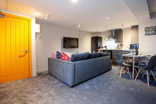 Stylish Modern Apartment in Bury - Sleeps up to 4 - Housity