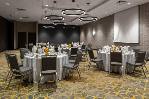 Holiday Inn Boston - Dedham Hotel & Conference Center, an IHG Hotel - Housity