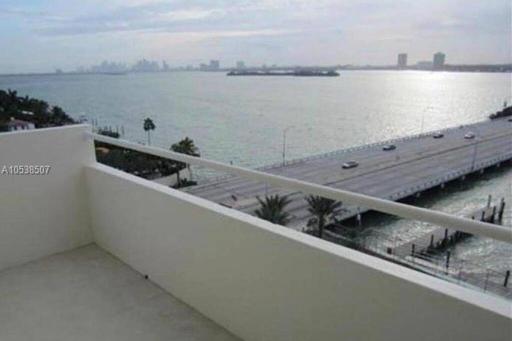Fantastic Studio with Incredible Bay Views - Housity