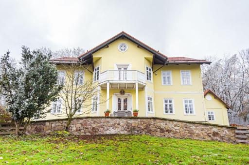 Lovecký zámeček pod Milešovkou - Housity