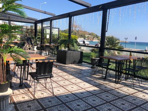 8 Rooms Hotel - Housity