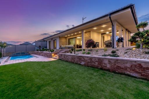 Luxury Spa Villa - Housity