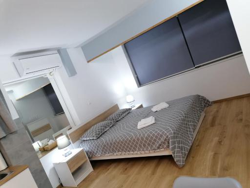 IOANNOU COURT - Natural Oak STUDIO - Housity
