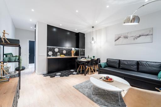 EdSam Madrid Apartments Black - Housity