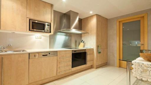Spacious apartment in Barcelona with outdoor terrace - Housity