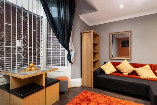 Stockton Town Centre Apartments free parking and Wi-Fi - Housity