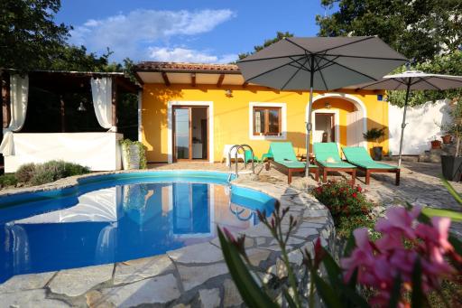 Charming villa with private pool near the sea and garden - Housity
