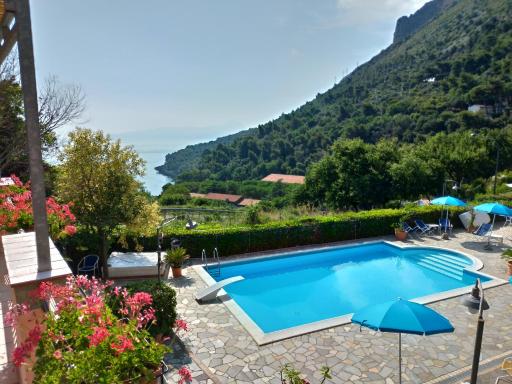 Bed & Breakfast Laino - Housity