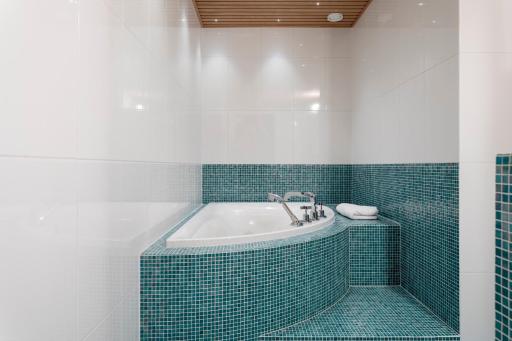 2ndhomes Luxury Kamppi Center Apartment with Spa and Terrace - Housity