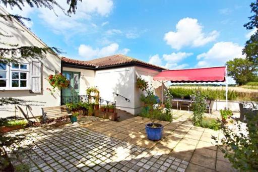 Wayside B&B - Housity