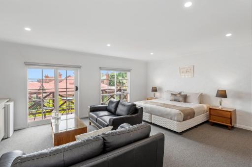 Hideaway on George - Housity