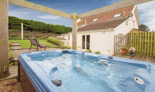 Bridge Cottage Croyde - Modern design twist with heritage character & Hot Tub Option - Sleeps 8 - Housity