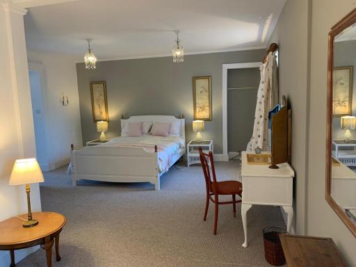 Hill House - Mews Town House, in a quiet private close, in the City Centre of Inverness. - Housity