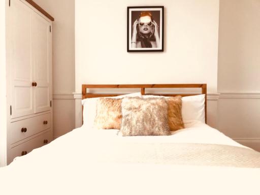 Aston Henry James Prospect Street - Stunning Studio Apartment - Housity