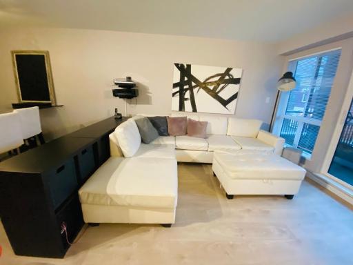 Downtown Heritage Condo with Parking - Housity
