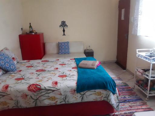 Tinys Stayover - Housity
