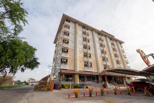 OYO 827 Preechana Golden Place Service Apartment - Housity