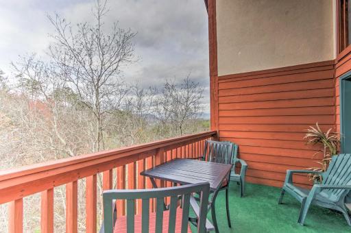 Large Condo with Hot Tub Access, 1 half Mi to Parkway! - Housity
