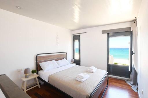 Sunshine Apt- Unique Holidays by the Sea - Housity