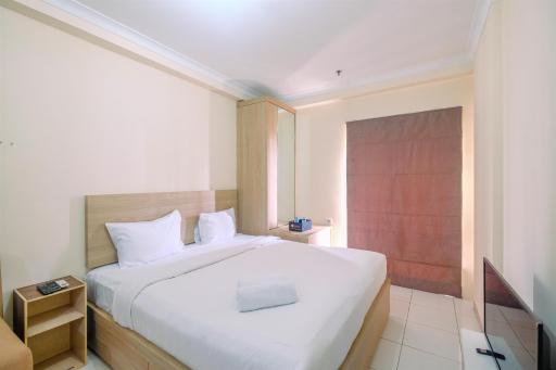 Strategic Place with Cozy Place Apartment @ Studio Signature Park Tebet By Travelio - Hizvo