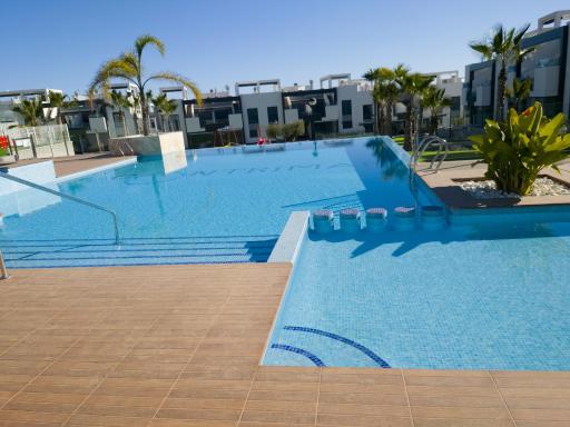 Oasis Beach 8 Top floor apartment in Torrevieja Punta Prima - Hizvo