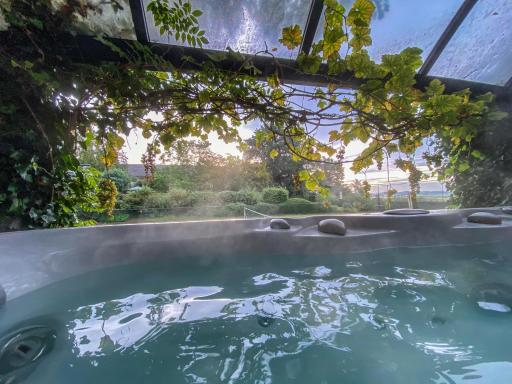 Knusse studio met jacuzzi in Elst (Ut) - Housity