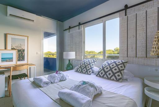 YOU & CO. Saler Beach Boutique - Housity