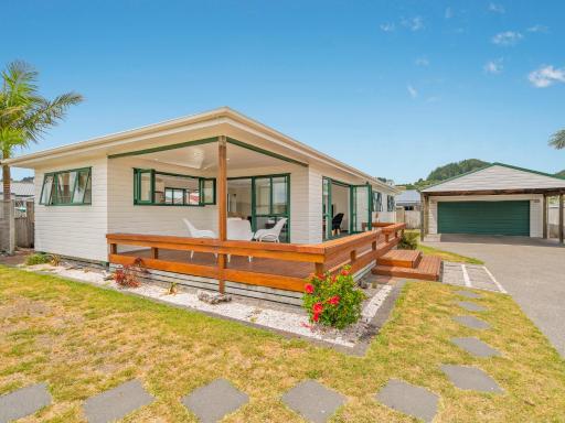 The Sunny Bach - Cooks Beach Holiday Home - Housity