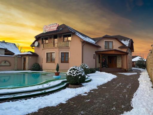 Пансіонат Маленька Квітка Kis Virág Panzió - Housity