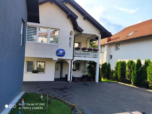 Apartments Airport Inn - Housity