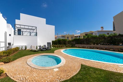 Luxury Townhouse with Pool in Alvor - Housity