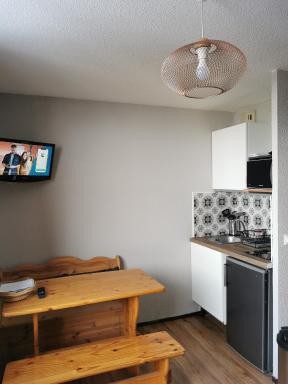 Studio rénové Chamrousse, au pied des pistes. - Housity