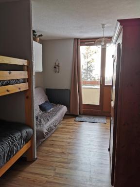 Studio rénové Chamrousse, au pied des pistes. - Housity