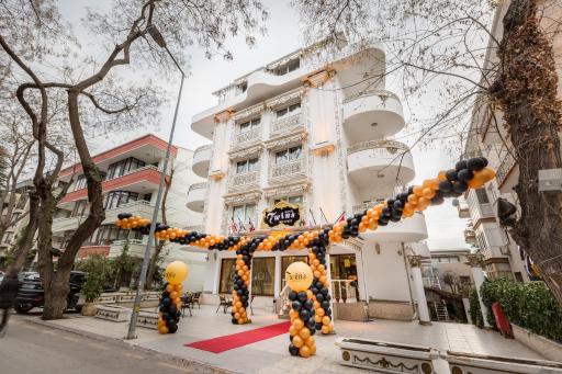Twins Hotel - Housity