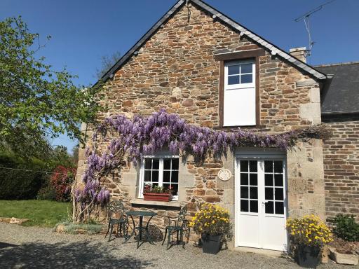 Charming Gite in Brittany - Housity
