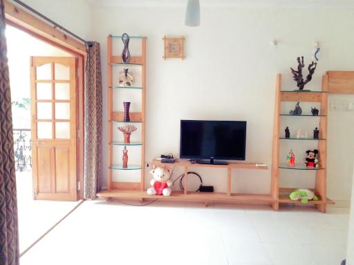 Amazing 2BHK with AC,Wi-Fi,Pool,Power backup,Kitchen,1km Calangute Beach - Housity