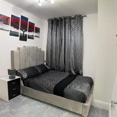 3 Bedroom Whalley Aparthotel - Housity