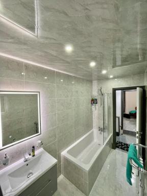 3 Bedroom Whalley Aparthotel - Housity