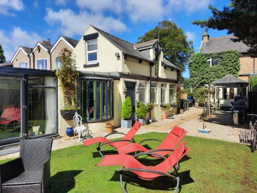The Old Coach House - Housity