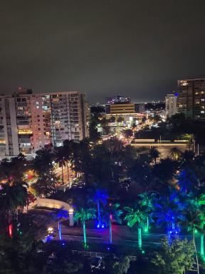 Beautiful remodeled condominiun with an impecable view to the beach and city avenues walk distance to the beach - Housity