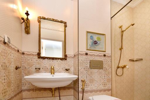 Royal Hotel - Housity