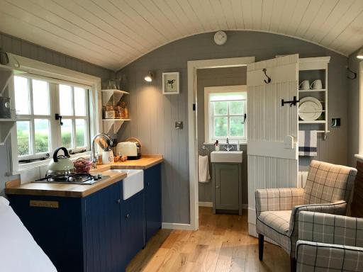 Sheelin Huts Blue, Hot-tub available From 1st April until 1st November - Housity