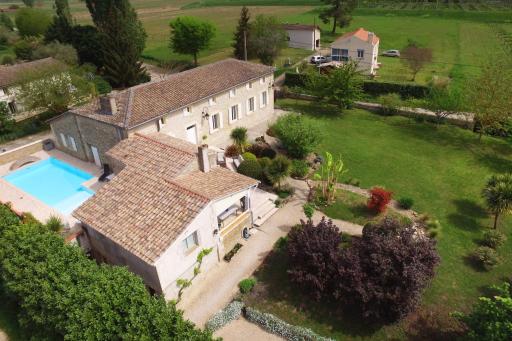 Domaine Des Deux Rivières - Gîte - - Housity
